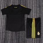 Kids Real Madrid 11/12 Goalkeeper Black Kit 16-28 - Image 2