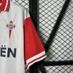 Retro Celta de Vigo 2001-02 Away kit - Image 3