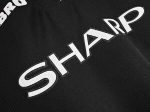 Retro Manchester United 98/99 Away Shirt Black Long Sleeves - Image 5
