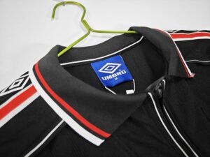 Retro Manchester United 98/99 Away Shirt Black Long Sleeves - Image 7