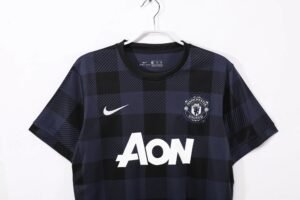 Retro Manchester United 2013/14 Away - Image 3
