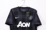 Retro Manchester United 2013/14 Away - Image 5