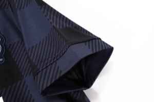 Retro Manchester United 2013/14 Away - Image 6