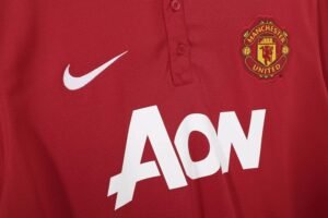 Retro Manchester United 2013/14 Home - Image 4
