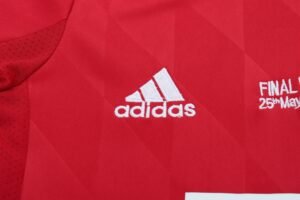 Kids Retro Bayern München 13/14 Home Kit - Image 4