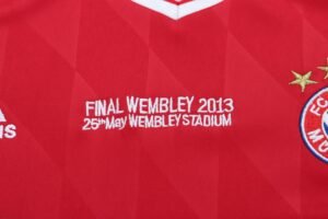 Kids Retro Bayern München 13/14 Home Kit - Image 6