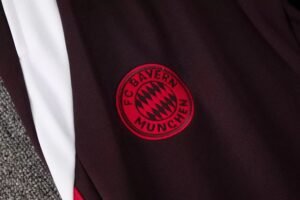 Bayern Munich Half-Zipper Training Suit - Image 11