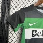 Kids Kit Sporting Lisboa 24/25 Home size: 16-28 - Image 4