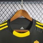 Retro Real Madrid 2011/12 Goalkeeper Black - Image 6