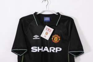 Retro Manchester United 98/99 Third - Image 3