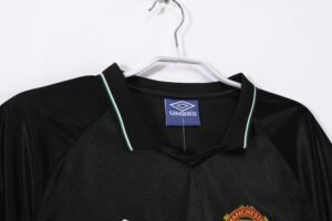 Retro Manchester United 98/99 Third - Image 6