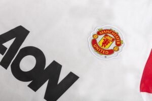 Retro Manchester United 2010/11 Away - Image 4