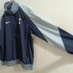 Tottenham Hotspur windbreaker - Image 3