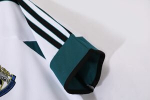 Retro Newcastle 1999/00 Away - Image 3