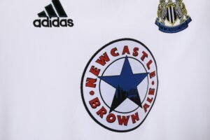Retro Newcastle 1999/00 Away - Image 5