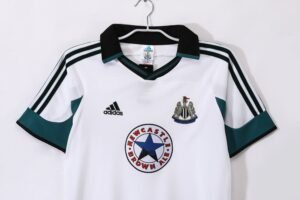 Retro Newcastle 1999/00 Away - Image 6