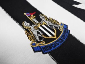 Retro Newcastle 1999/00 Home - Image 5
