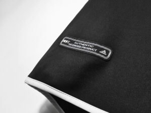 Retro Newcastle 2000/01 Away - Image 6