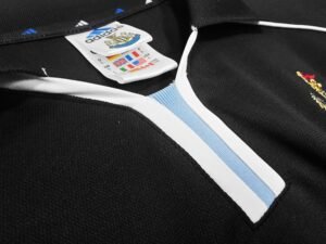 Retro Newcastle 2000/01 Away - Image 7