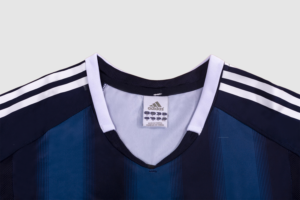 Retro Newcastle 2004/05 Away - Image 7