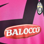 Retro Juventus 2011/12 Away Pink Long Sleeves - Image 3