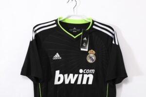 Retro Real Madrid 10/11 Away S-XXL - Image 3