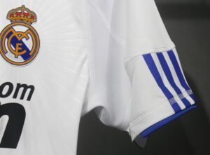 Player Version Retro Real Madrid 10/11 Home S-3XL - Image 7