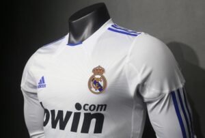 Player Version Retro Real Madrid 10/11 Home Long Sleeves S-3XL - Image 9