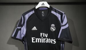 Player Version Retro Real Madrid 2016/17 Third S-3XL - Image 8