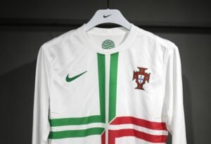 Player Version Retro Portugal 2012/13 Away Long Sleeves S-3XL - Image 7