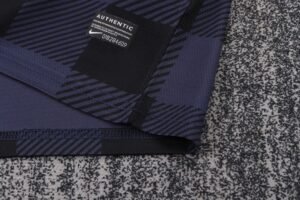 Kids Retro Man Utd 13/14 Away - Image 3