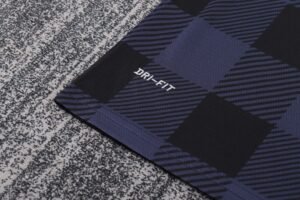 Kids Retro Man Utd 13/14 Away - Image 6