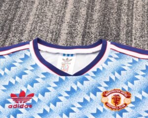 Kids Retro Man Utd 90/92 Away - Image 3