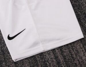 Kids Retro Man Utd 05/06 Home - Image 11