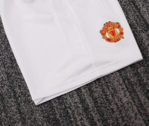 Kids Retro Man Utd 05/06 Home - Image 12