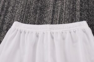 Kids Retro Man Utd 05/06 Home - Image 13