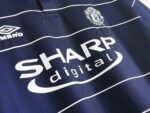 Retro Manchester United 1999 Away - Image 8