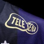 Retro  Corinthians 2009/10 Third - Image 9