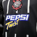 Retro  Corinthians 2004 Away - Image 4