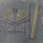 Man Utd Full Zipper Suit - Image 5